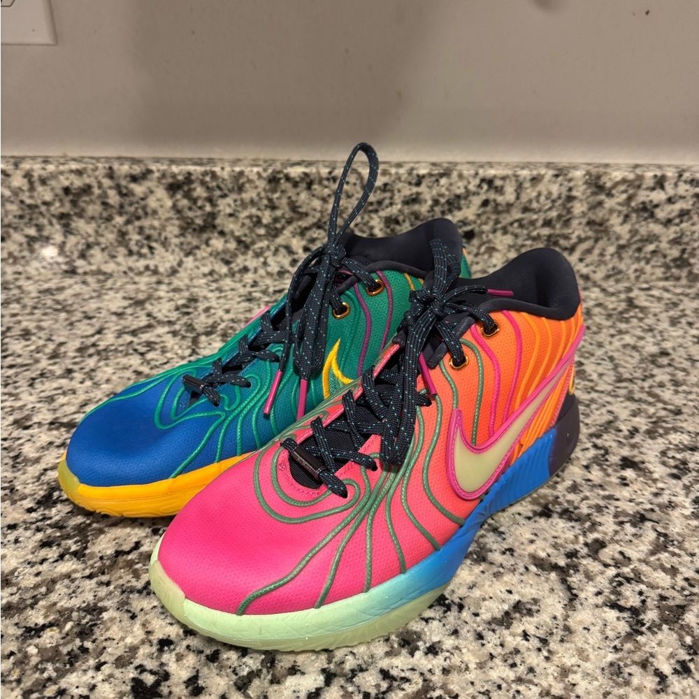 Nike Kids LeBron Optimism Basketball Shoes - EUC
